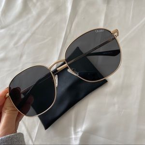 Quay Jezabell GLD/SMK sunglasses